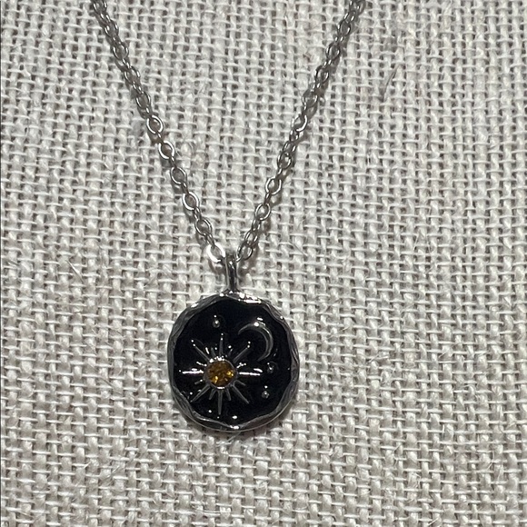 Elegant Silver Pendant Necklace - Picture 2 of 3